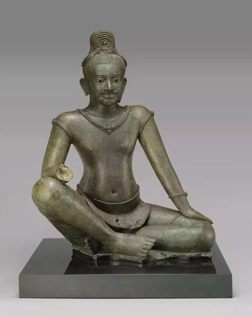 bodhisattva avalokiteshvara seated cambodia 10th 11th century