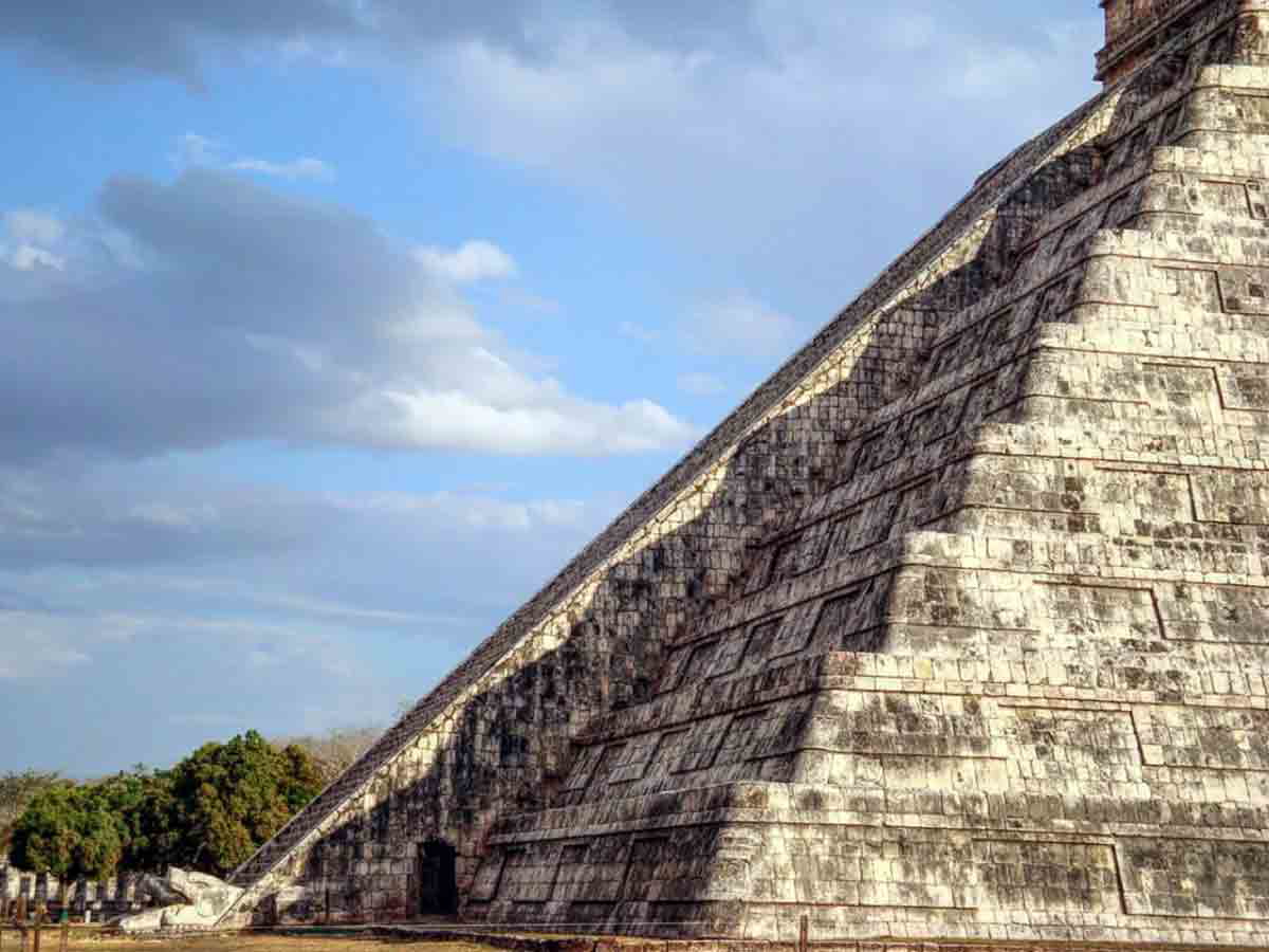 chichen itza maya ruins