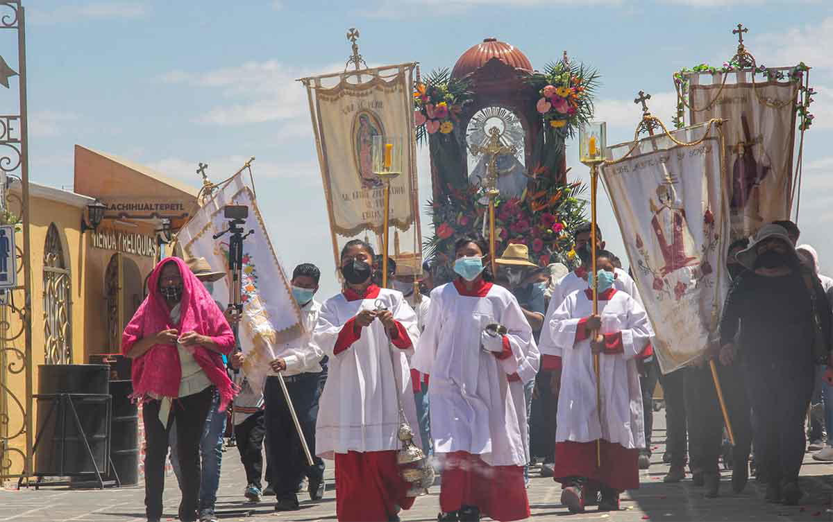 cholula christian religious procession