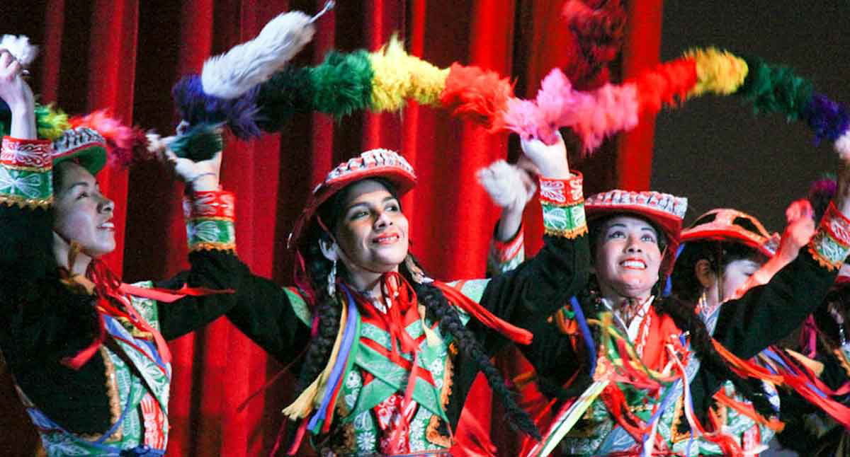 dancers cusco popular art