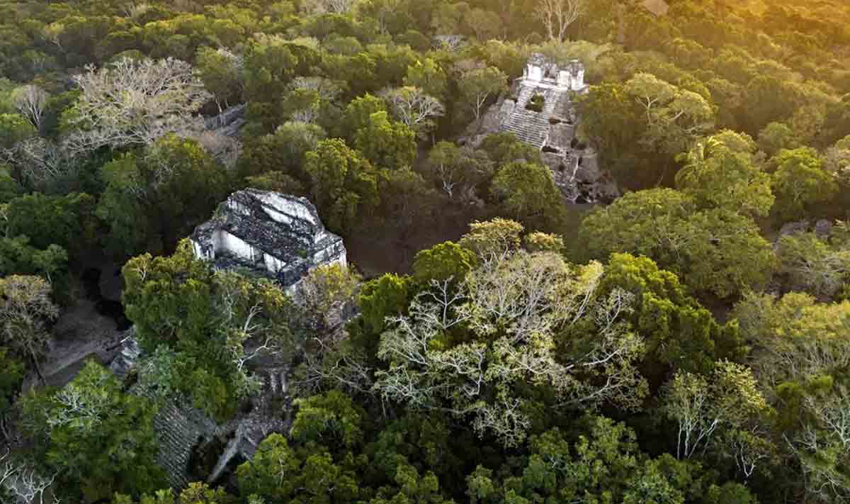 dzibanche mexico maya pyramids