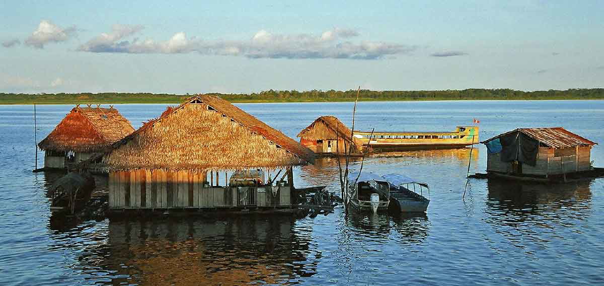 floating houses amazon peru