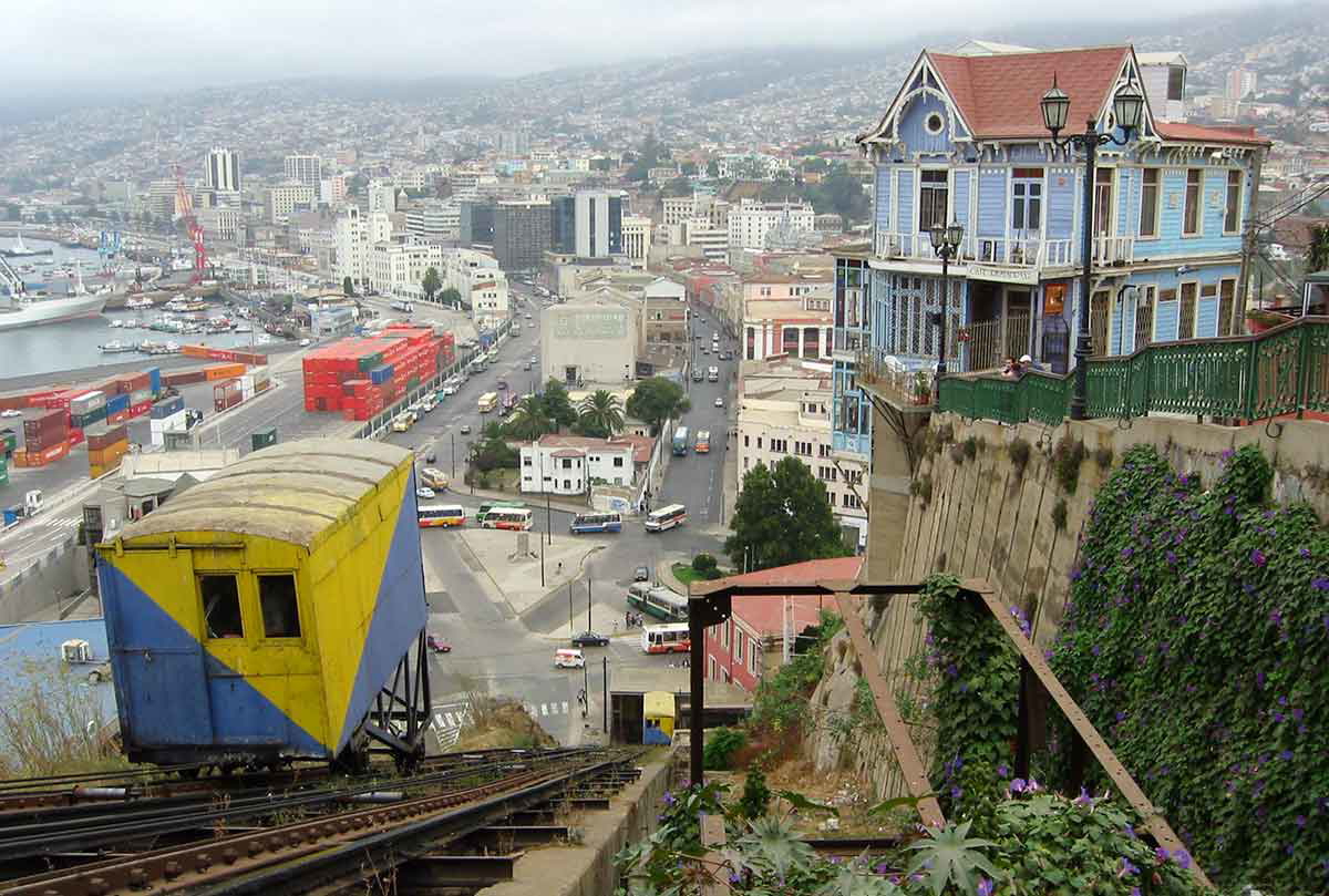 funicular valparaiso historic center chile