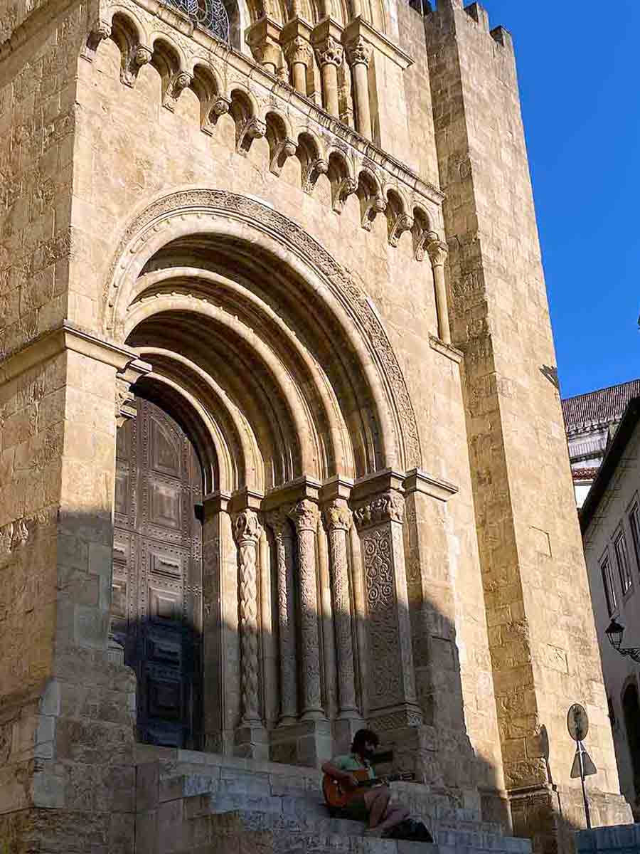 guitar player gothic arch se velha cathedral