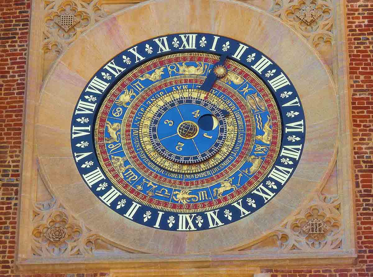 hampton court astronomical clock