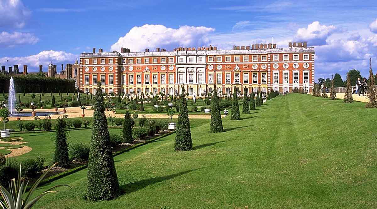 hampton court front view