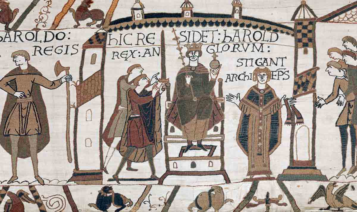 harold crowned bayeux tapestry