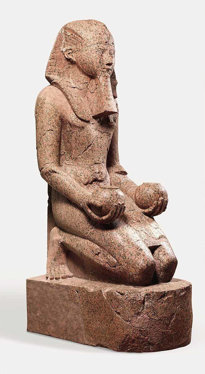 hatshepsut kneeling
