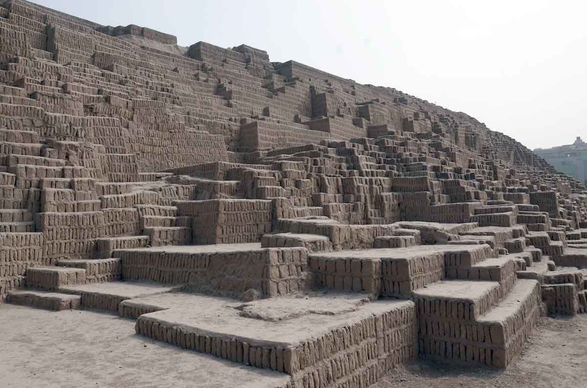 huaca pucllana lima