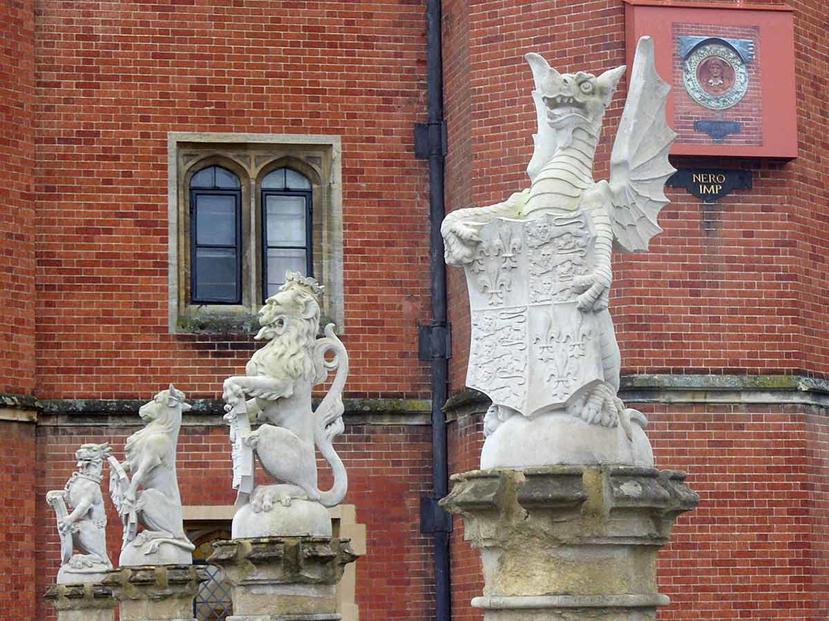 kings beasts statues hampton court