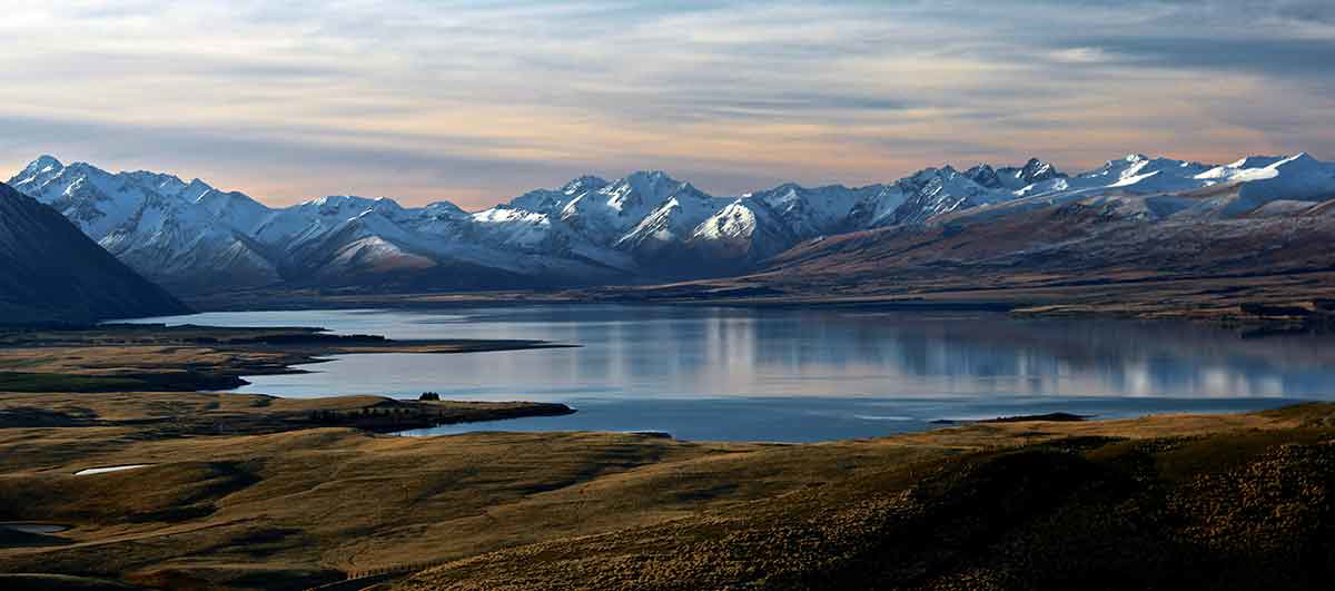 lake tekapo mountains