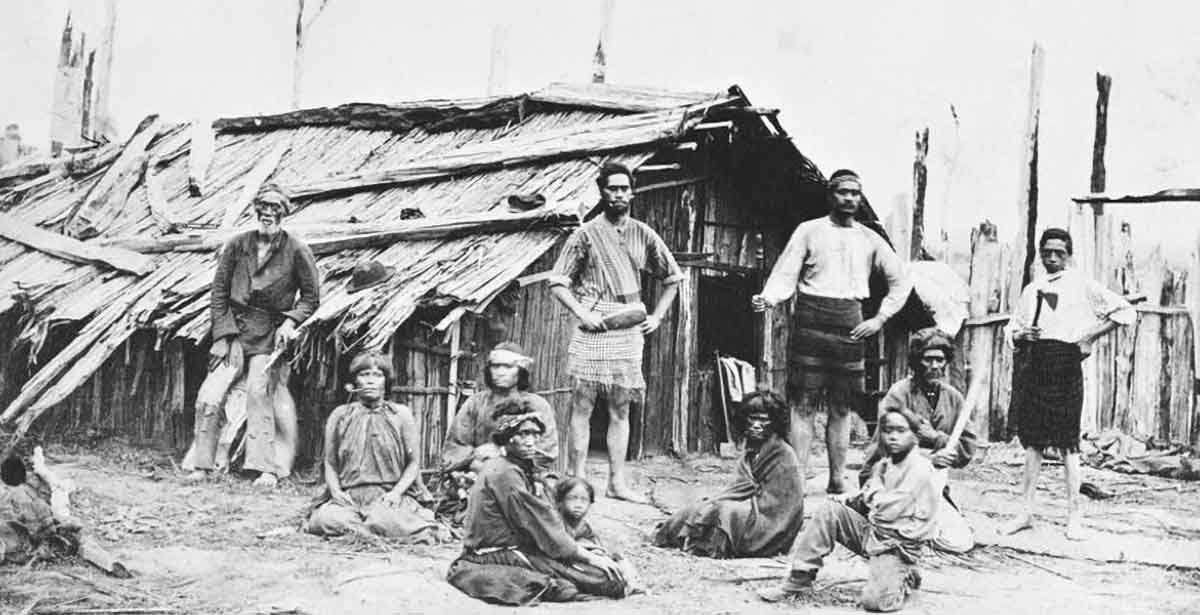 maori pa village men