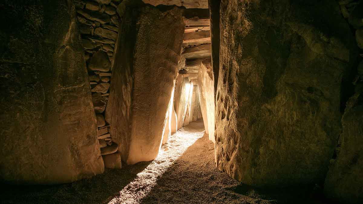 newgrange ireland photo