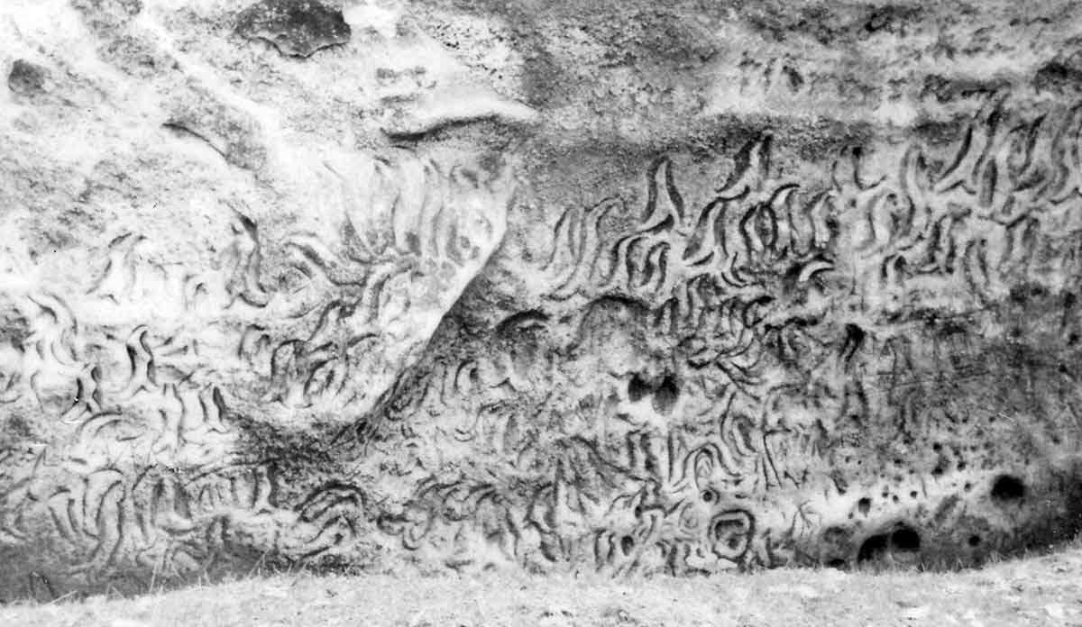 petroglyphs nunuku cave