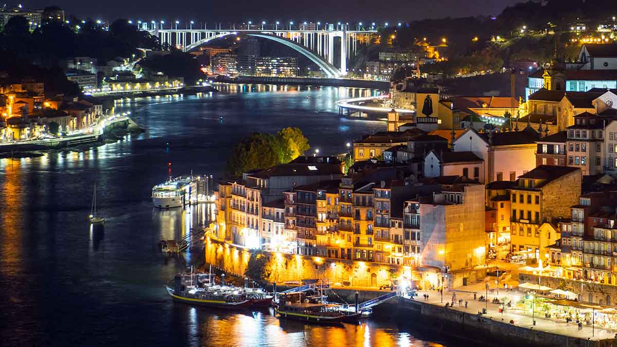 porto at night