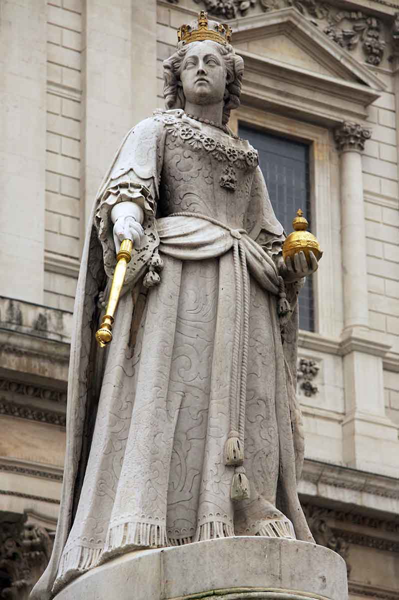 queen-anne-statue
