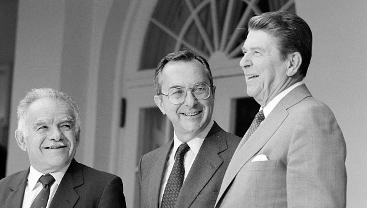 reagan with israeli officials outside white house