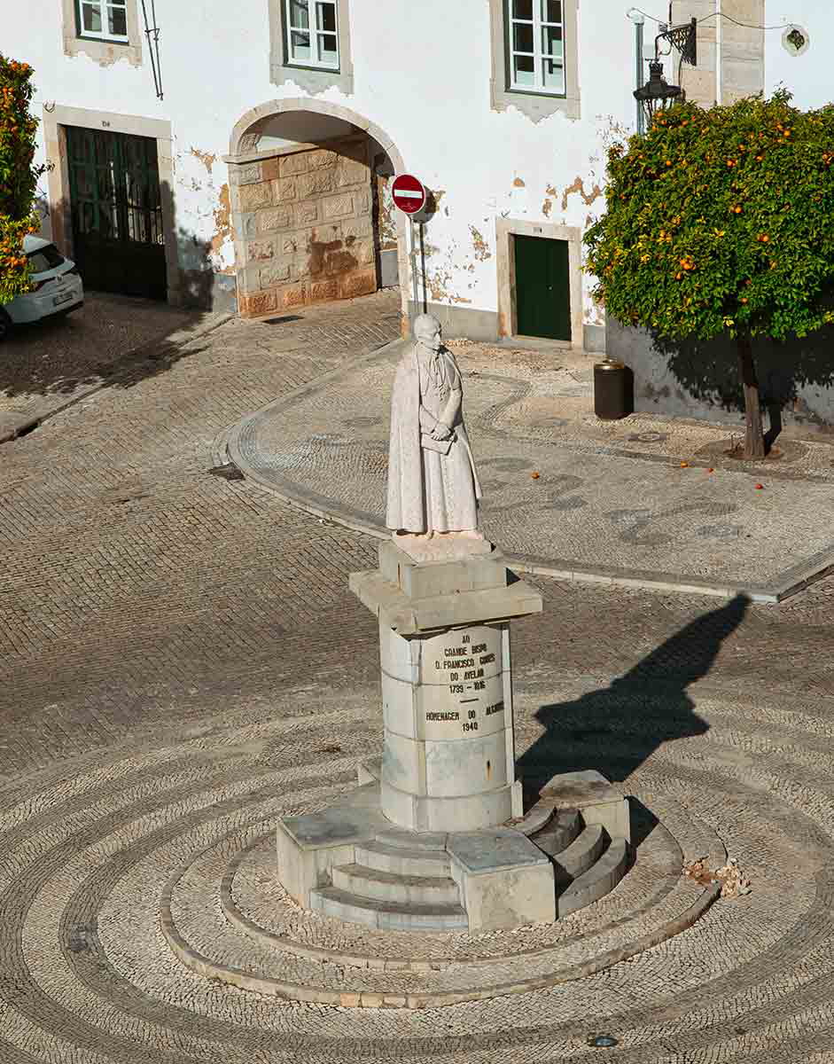 statue in faro