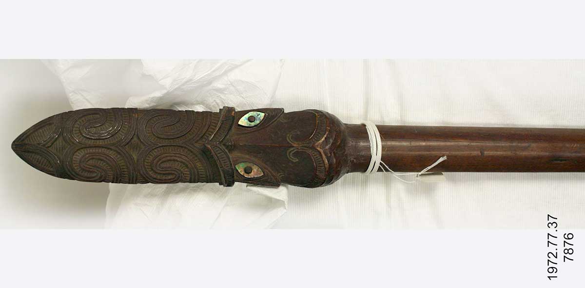 taiaha maori weapons