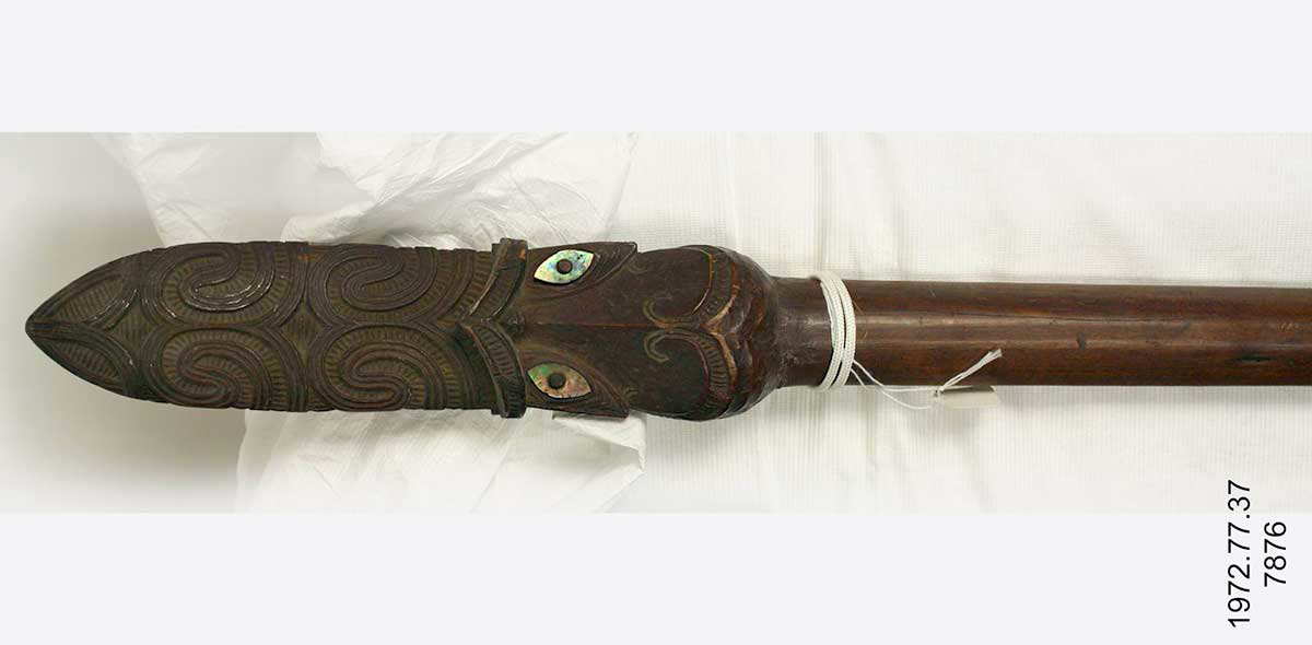 taiaha maori weapons
