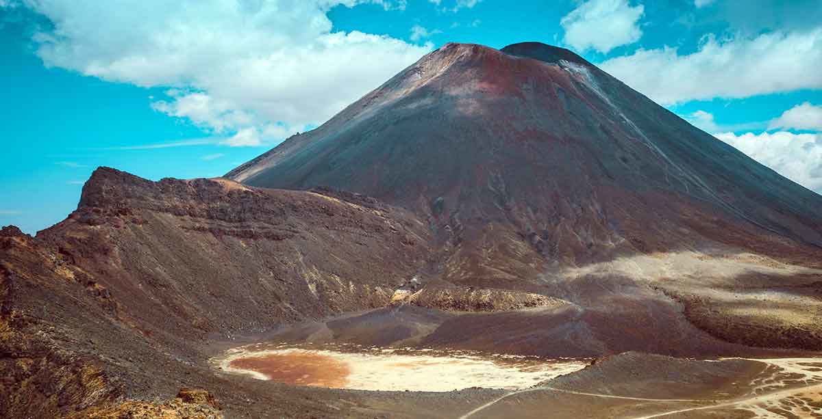 tongariro mountain peak