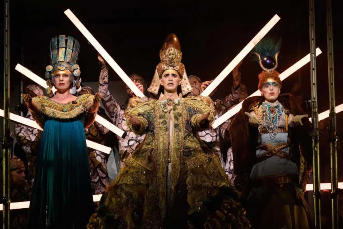 akhnate nefertiti queen tiye ENO philip glass