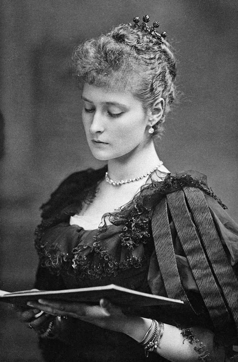 alix hesse reading