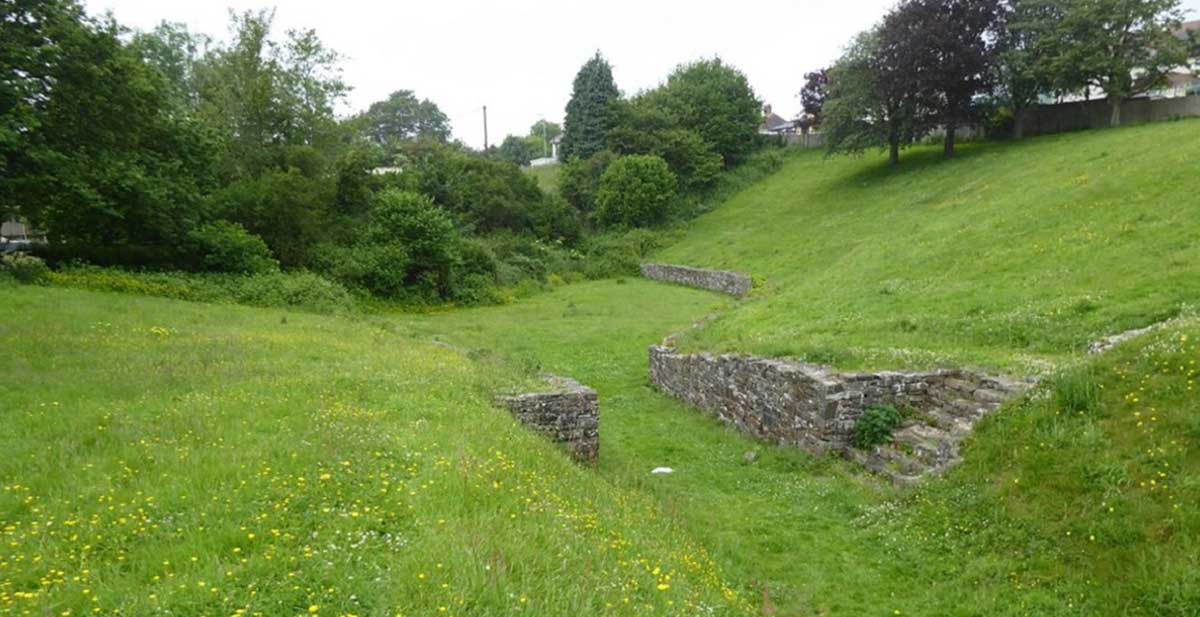 carmarthen roman ruins philip halling cc by 2.0