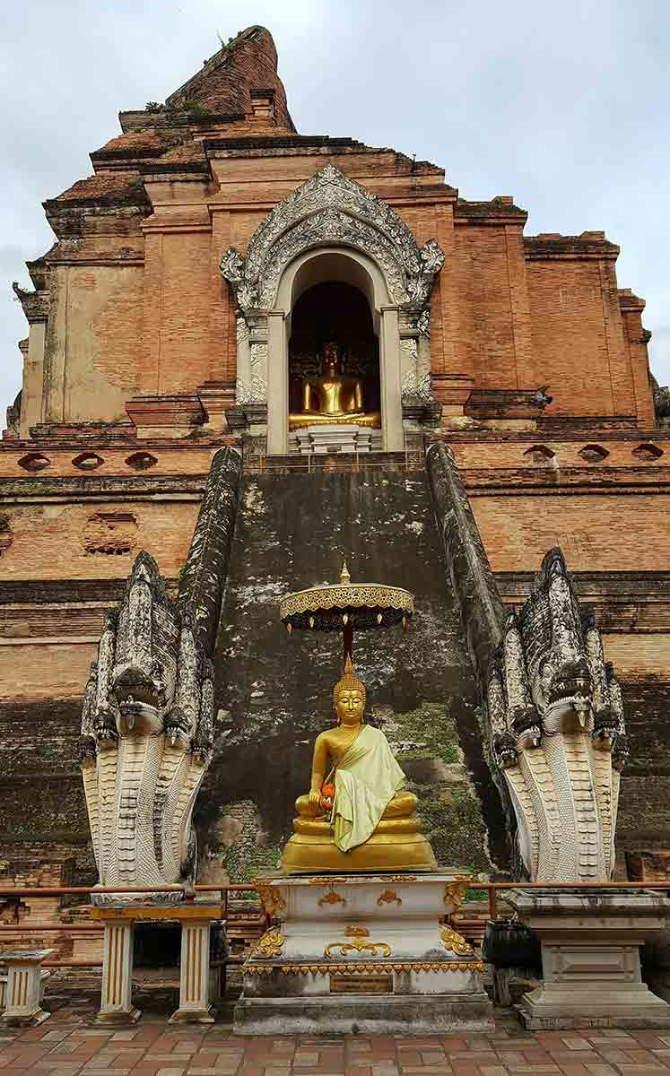 chedi luang temple chiang mai