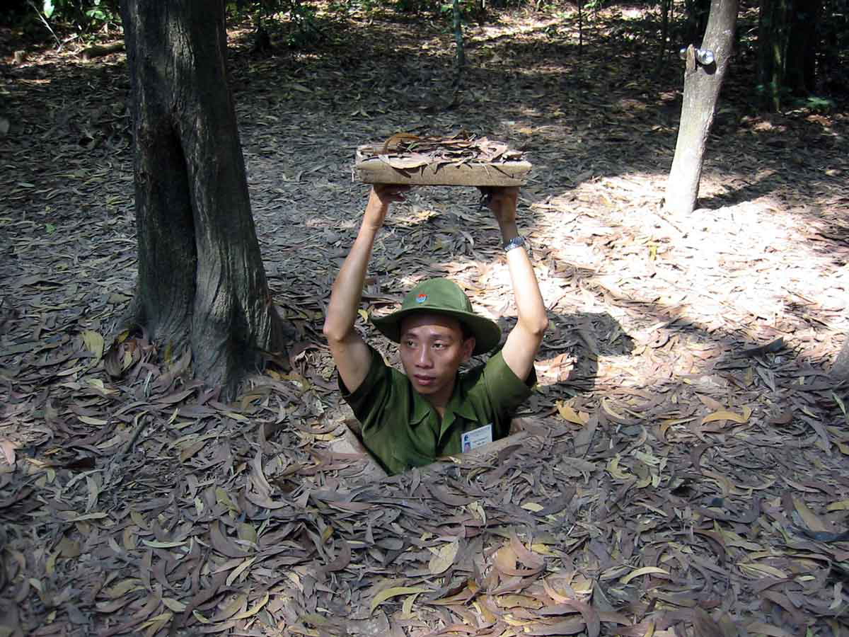 chi chi tunnels demonstration