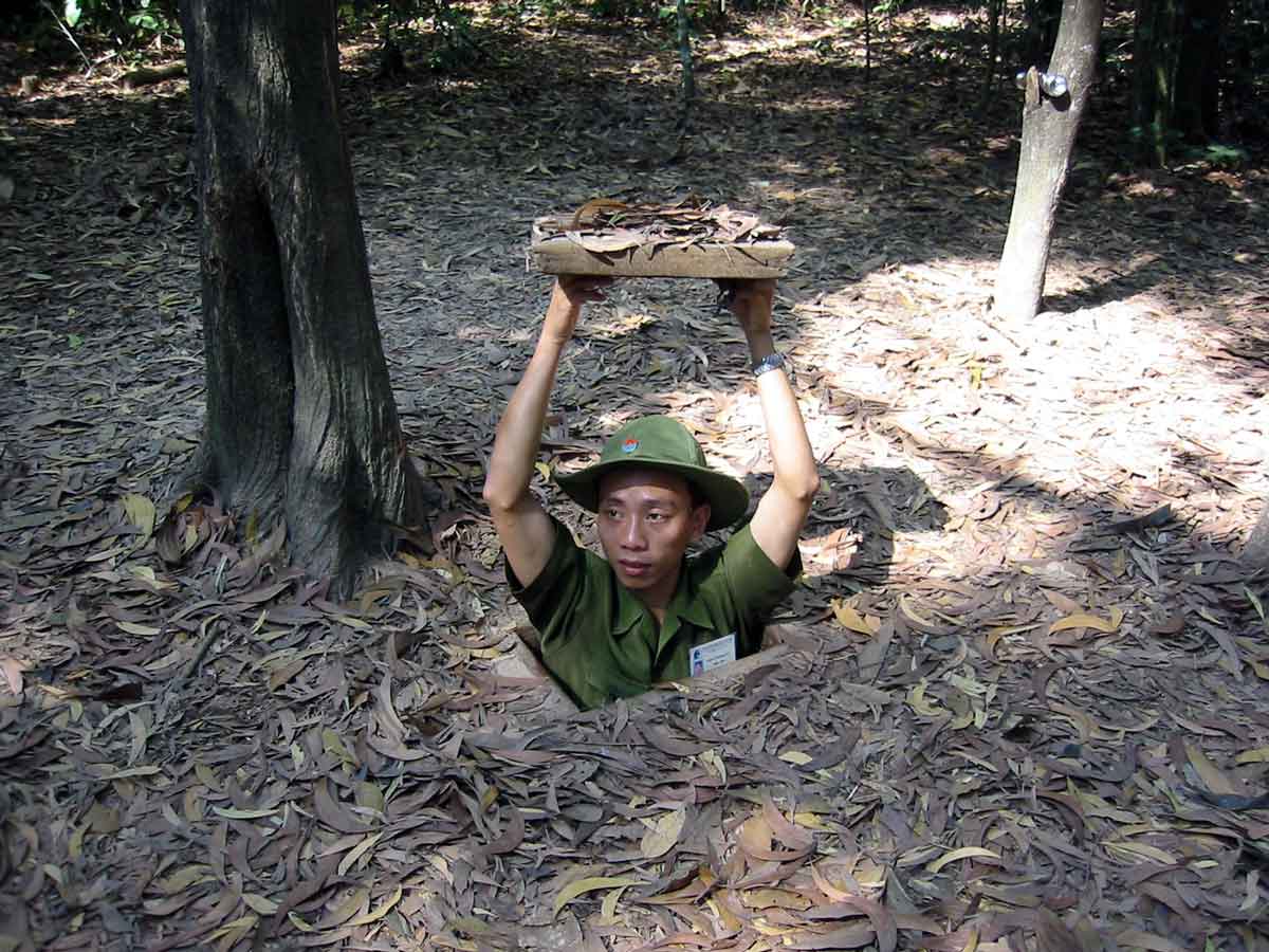 chi chi tunnels demonstration