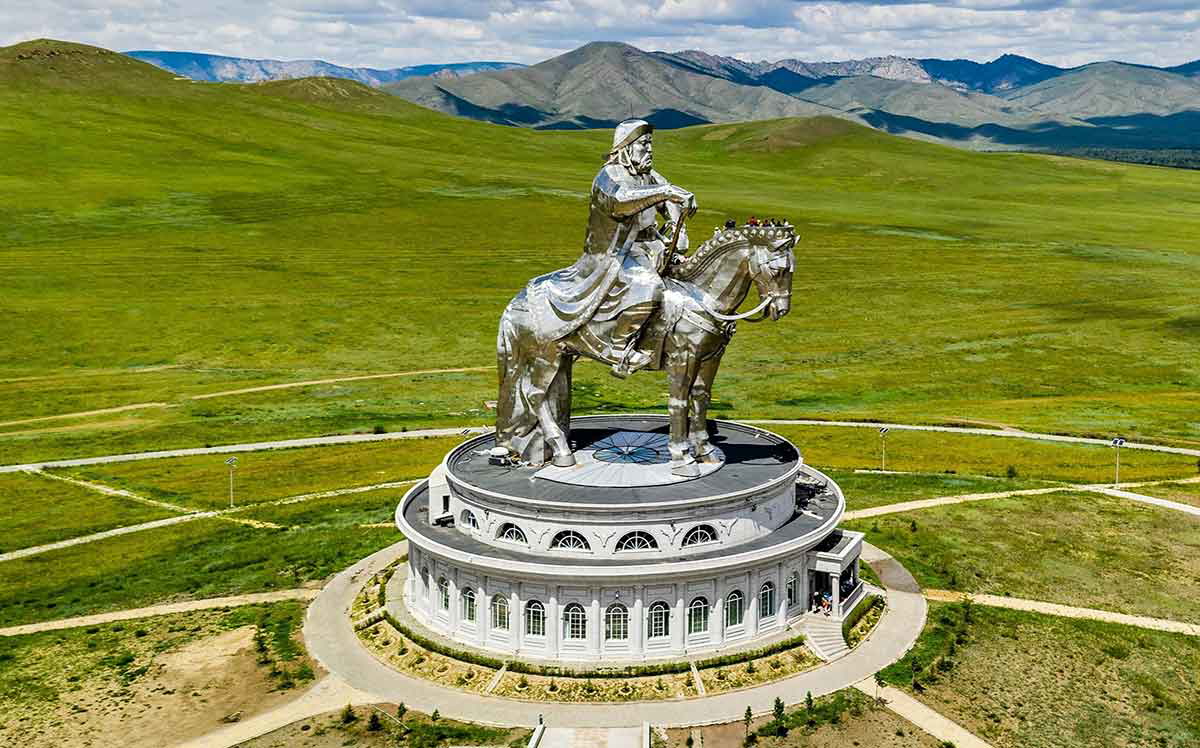 genghis khan statue mongolia