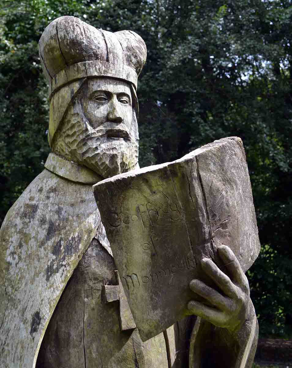 geoffrey monmouth statue tintern station wikimedia commons