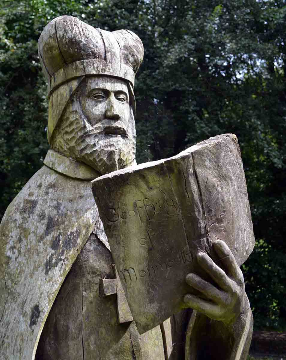geoffrey monmouth statue tintern station wikimedia commons