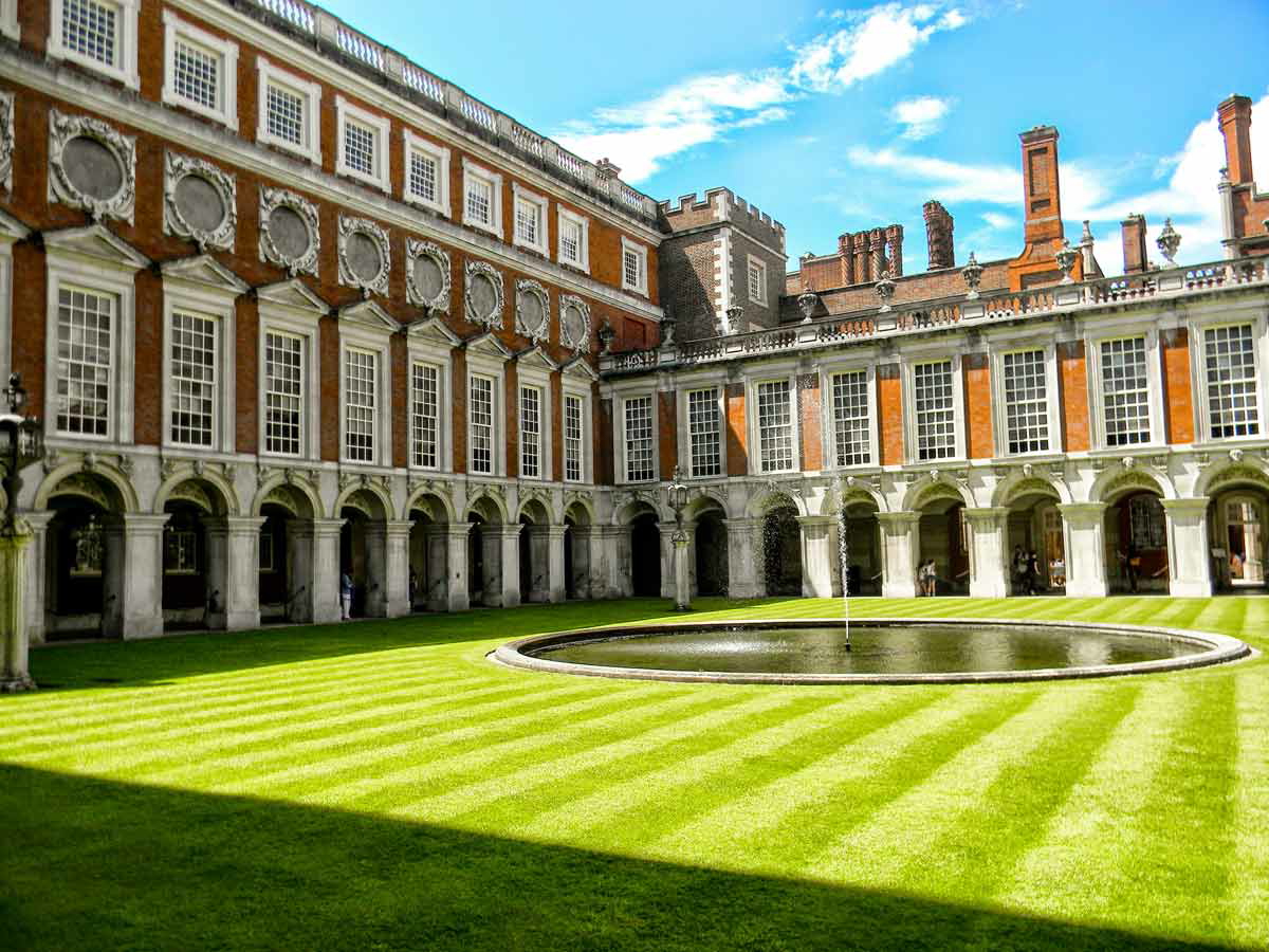 hampton court palace photo
