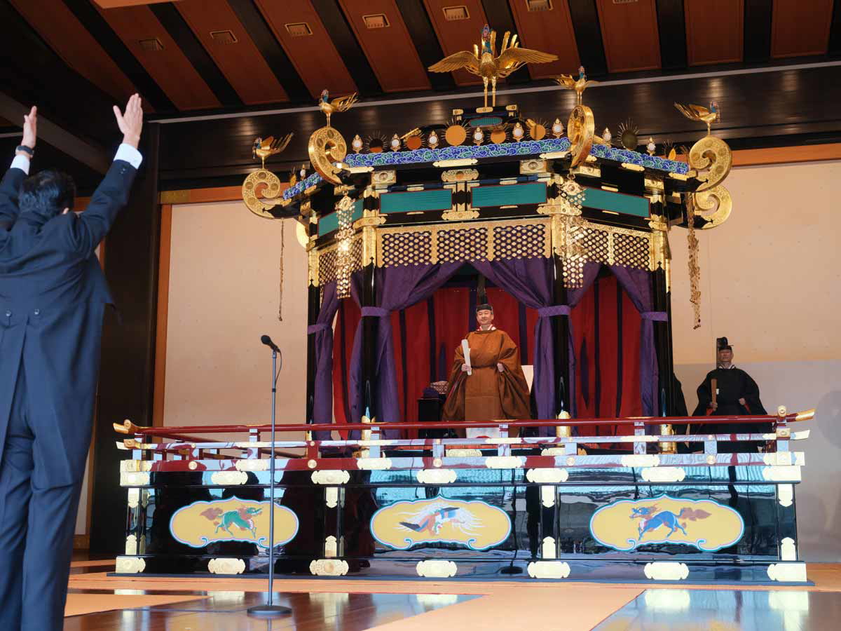 japanese imperial regalia enthronement ceremony