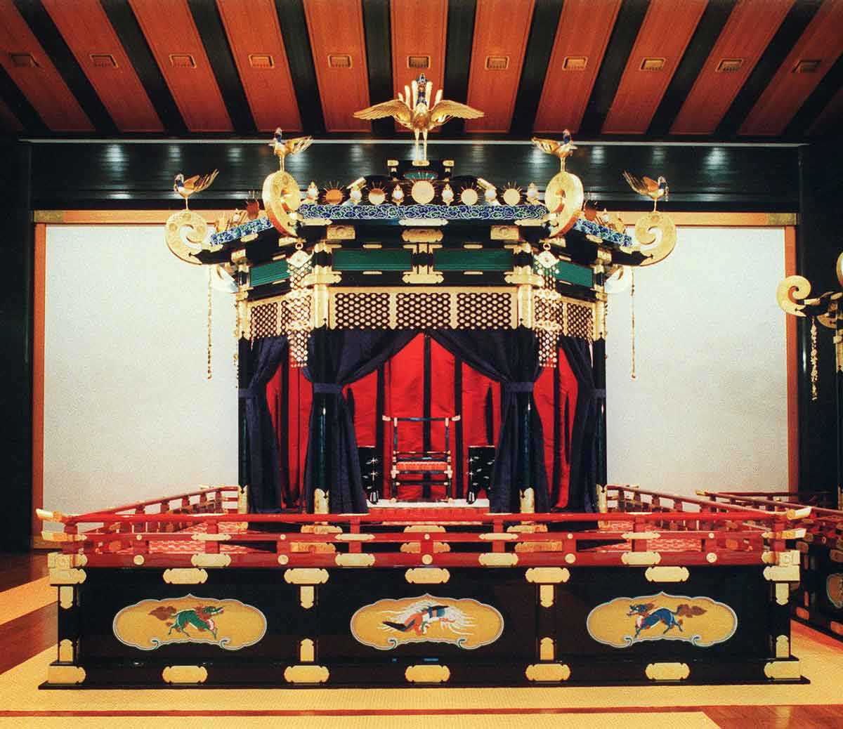 japanese regalia Imperial throne