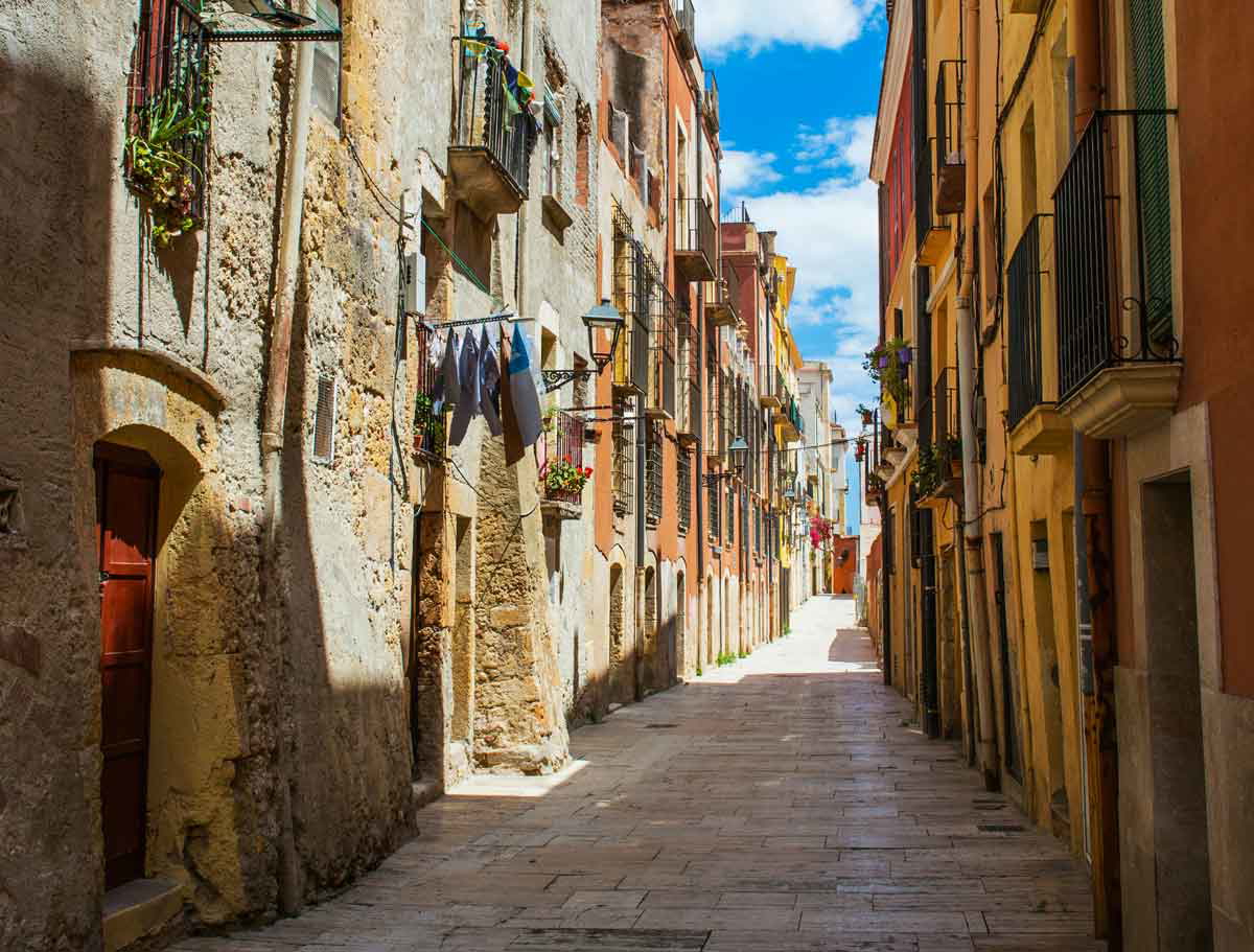 old-street-in-tarragona-day-trip-barcelona