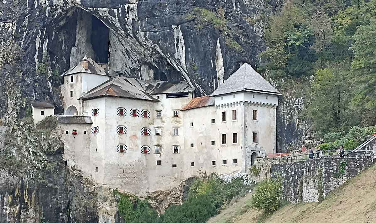 predjama castle slovenia