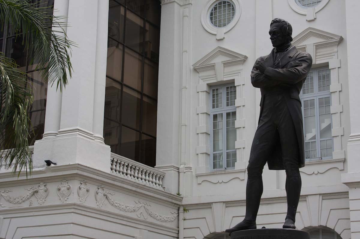 raffles statue singapore