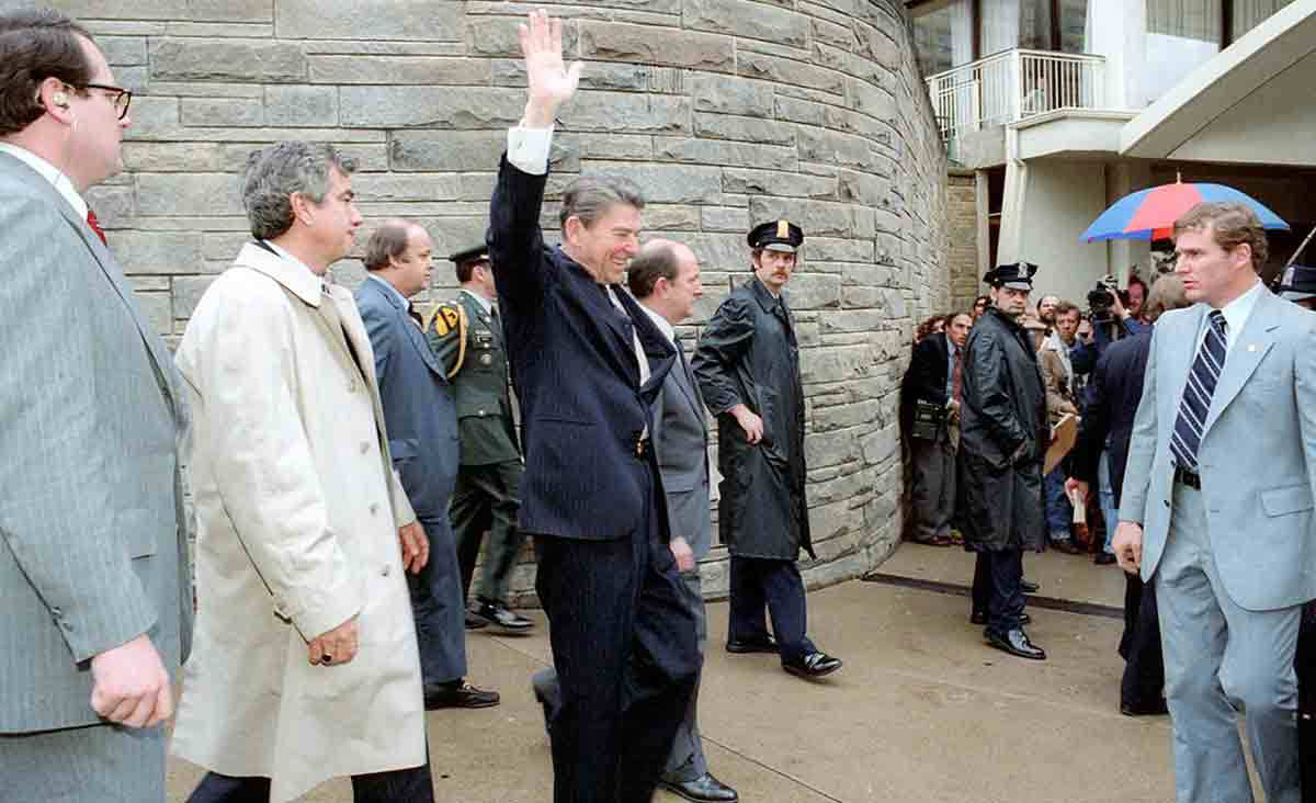reagan waving