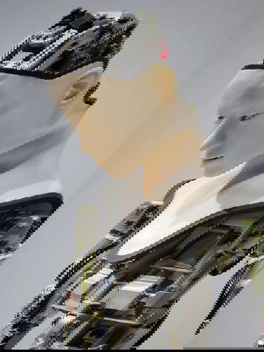 robot symbolizing artificial intelligence