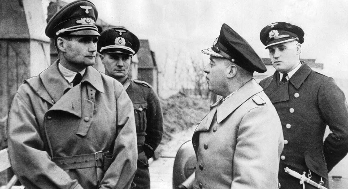 rudolf hess chatting with officers