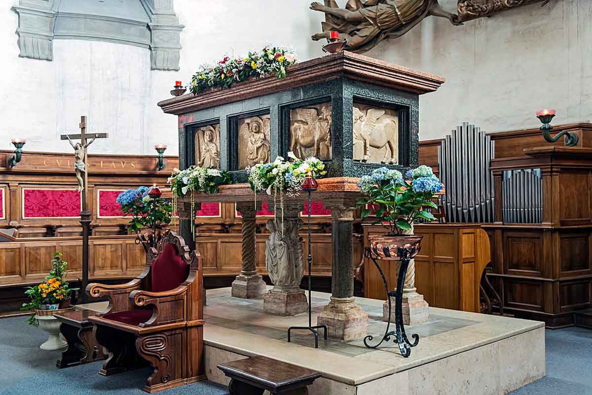 saint luke tomb gospel of luke