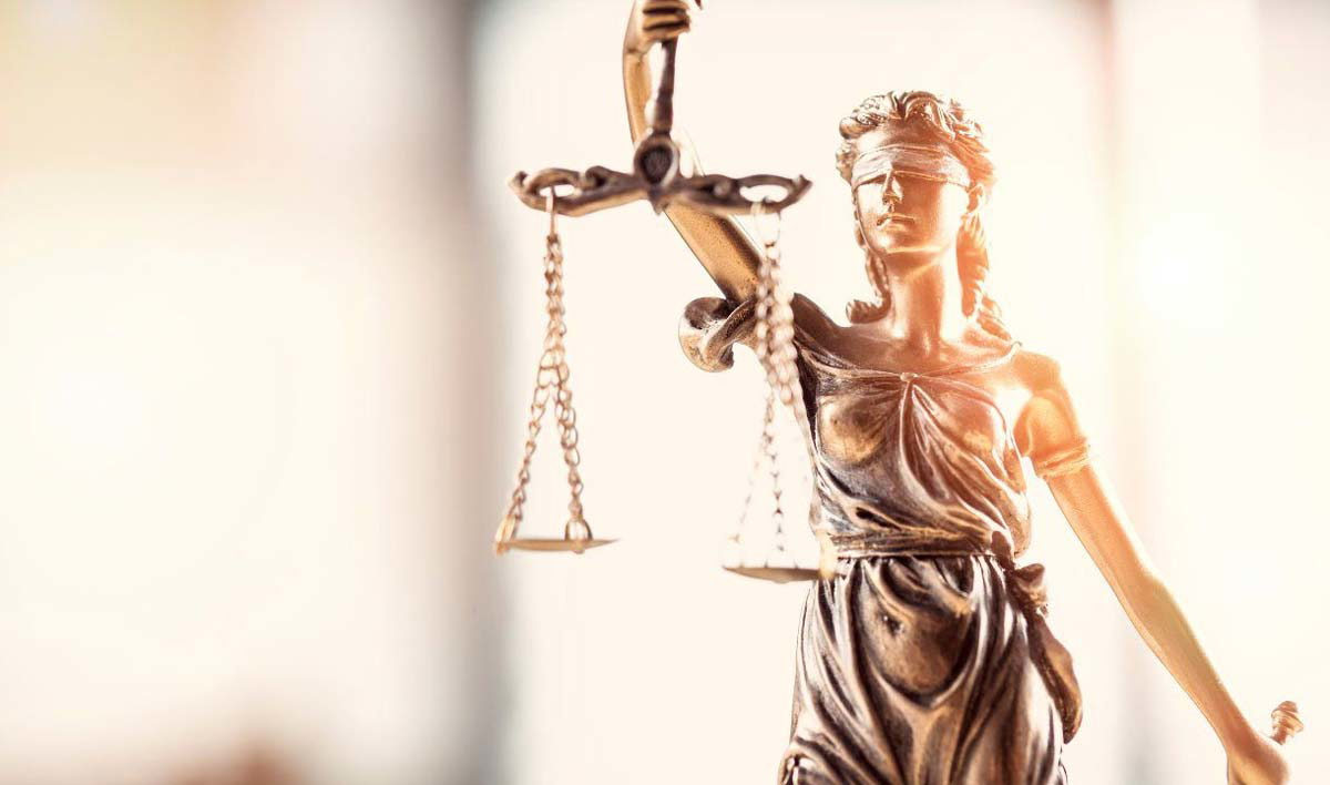 scales justice statue