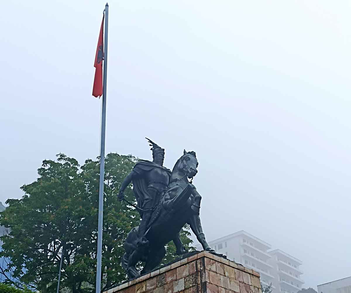 skanderbeg monument kruje