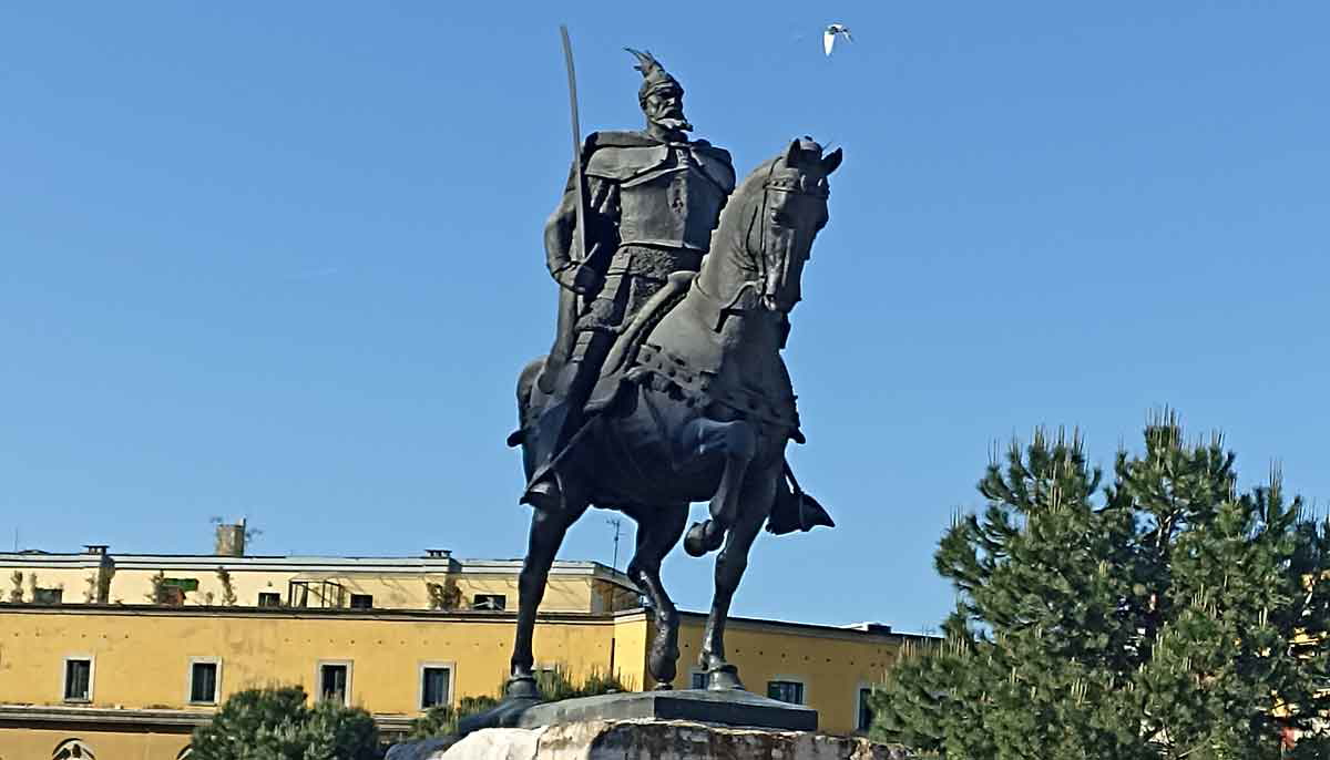 skanderbeg monument tirana