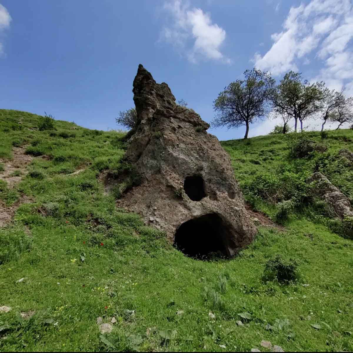 small cave khndzoresk