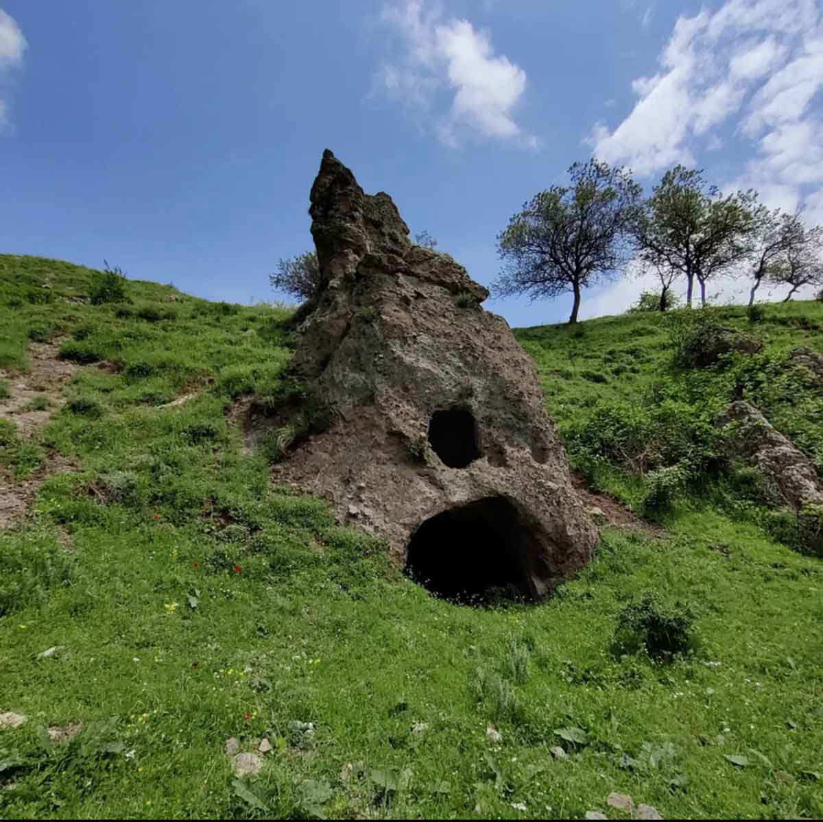 small cave khndzoresk