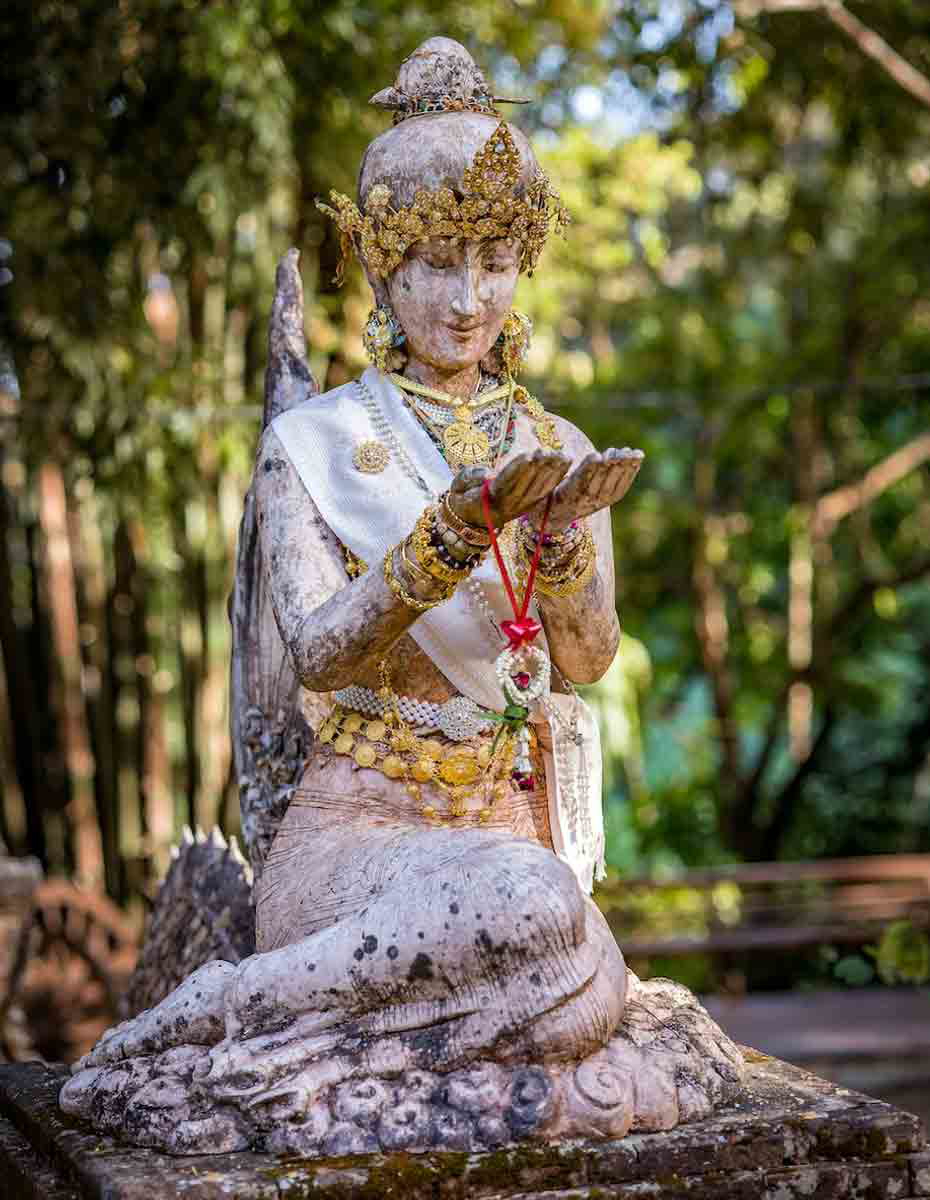 statue-at-wat-pha-lat-chiang-mai